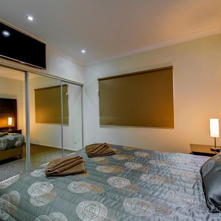 Western Downs Motor Inn Miles Esterno foto