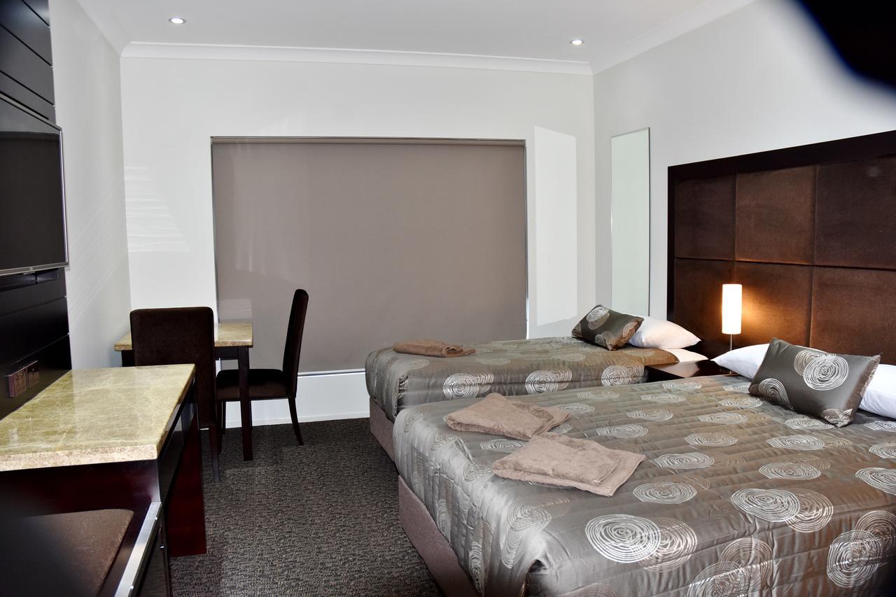 Western Downs Motor Inn Miles Esterno foto