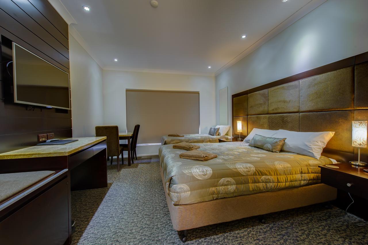 Western Downs Motor Inn Miles Esterno foto