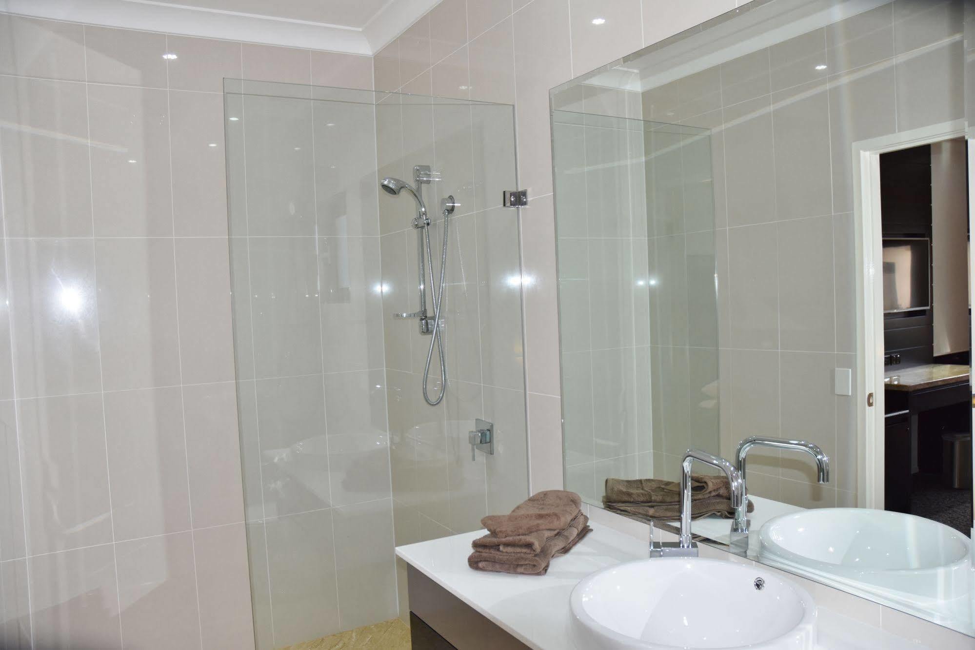 Western Downs Motor Inn Miles Esterno foto