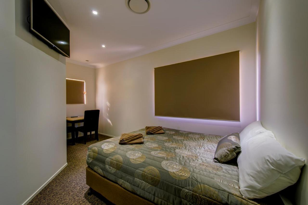 Western Downs Motor Inn Miles Esterno foto